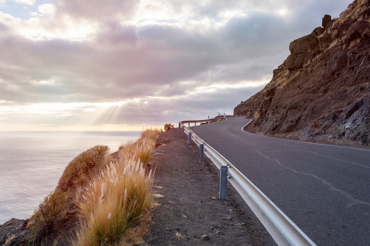 découvrez les paysages époustouflants et les incontournables de la côte ouest lors d'un road trip inoubliable. conseils, itinéraires et bonnes adresses pour une aventure réussie.