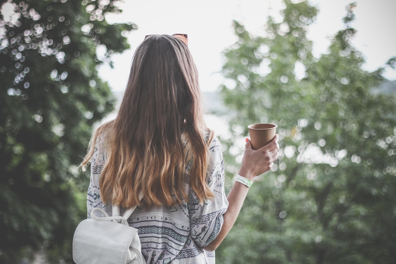 conseils essentiels pour assurer la sécurité des voyageuses solo : astuces pratiques, précautions à prendre et destinations recommandées pour un voyage en toute sérénité.